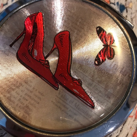 Compact Mirror - Picture 2 of 8